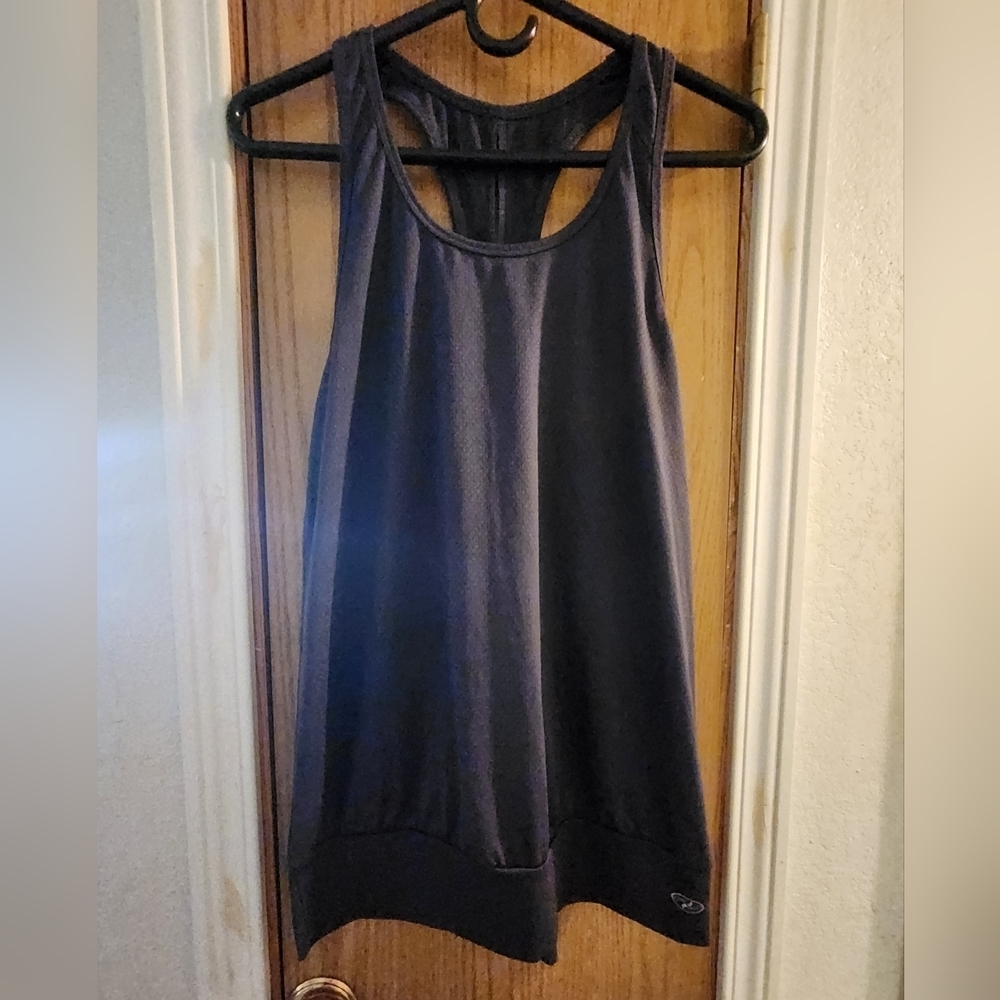 Guc N.Y.L. athletic top sz small